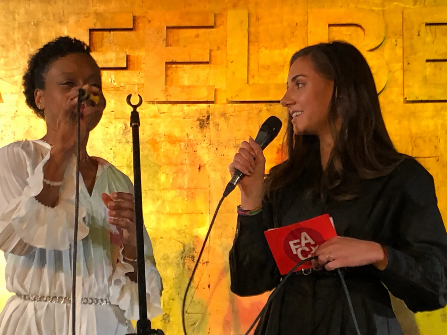 Aline Rutishauser bei einem Live-Interview