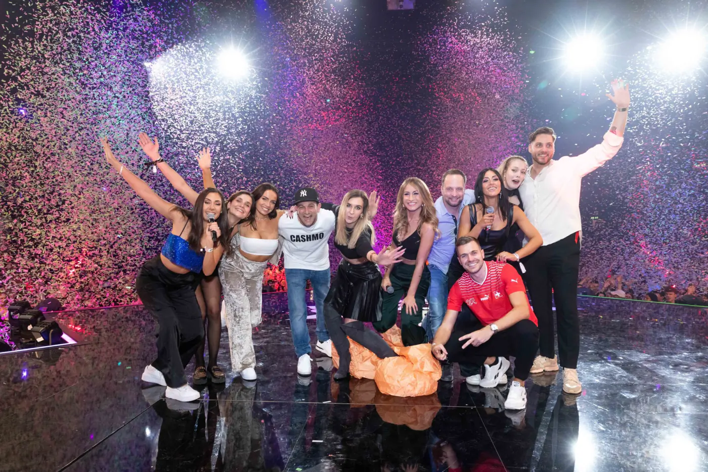 Aline Rutishauser mit dem Showteam beim Finale