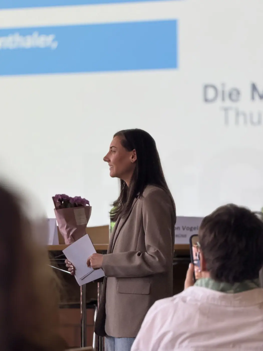 Aline Rutishauser während einer Moderation